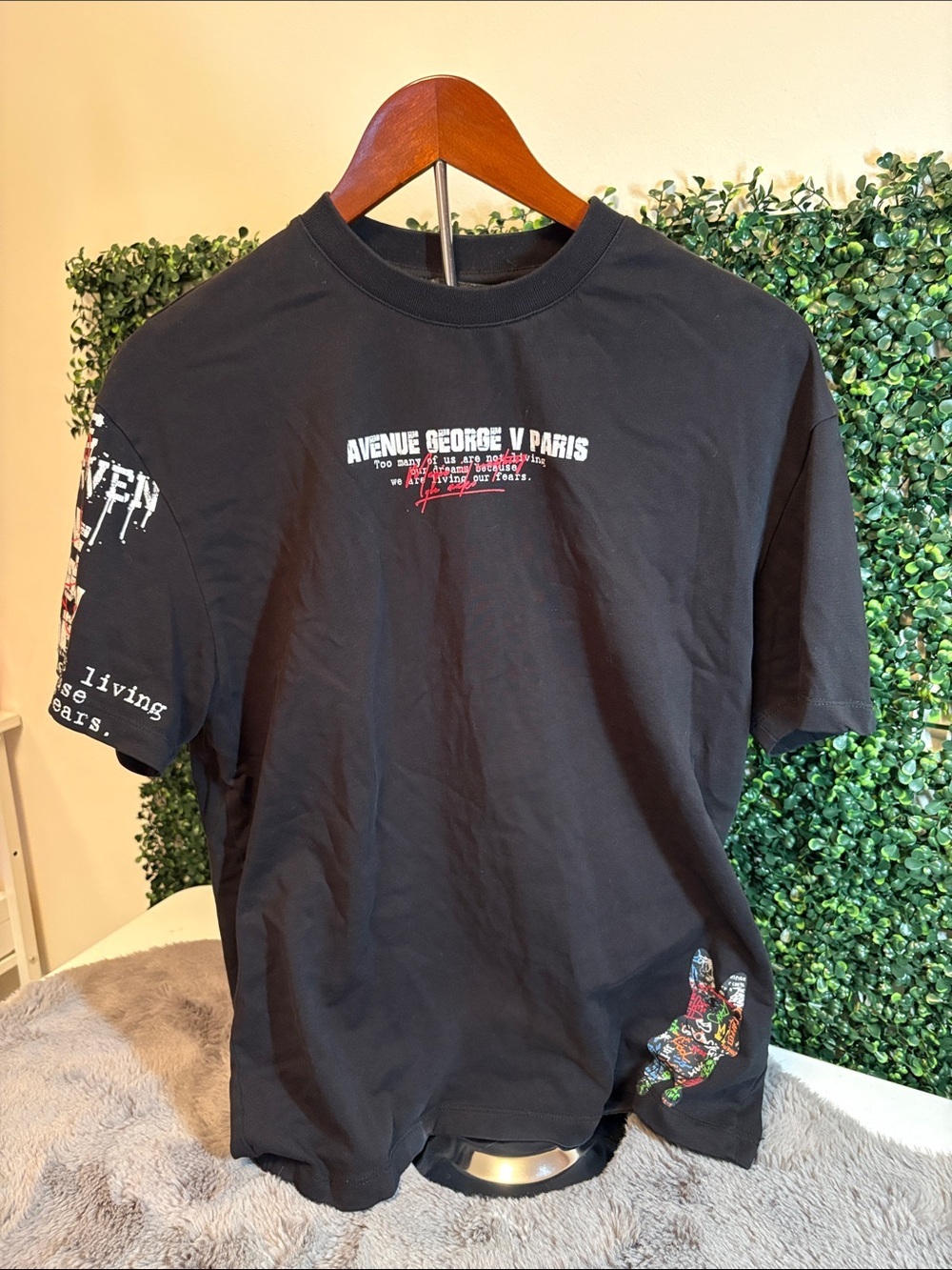 Avenue George V Paris Black Graphic Tee Size M
